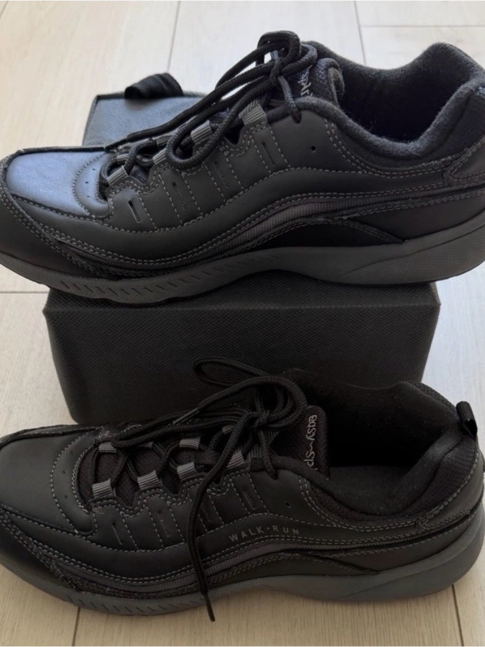 Easy Spirit Men's Black Athletic Walk-Run Sneakers